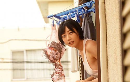 「僕の隣の部屋にとんでもない美人が引っ越してきた。」きれいなお姉さんは凄い抜きテクの痴女だった！【夏目響】