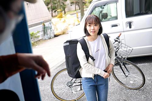 【ウーバーイーツ】配達女子の裏バイト！ディルド突き自転車を漕いで動くオモチャでイキまくった後にデカチンとセックス！