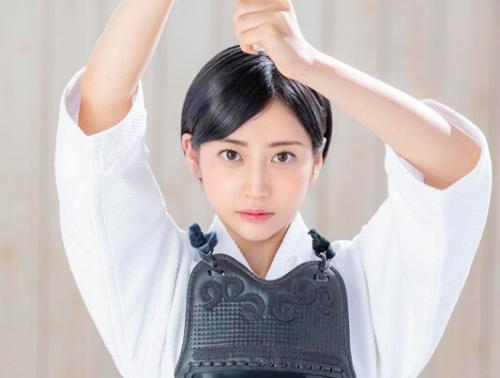 「竹刀よりオチンポ握ってよ？」部員のチンポに服従させられった剣道部部長！【夏目響】
