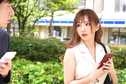 【人妻NTR】「あれ…？もしかして…？」出会い系アプリでマッチしたのは同じ会社の巨乳人妻だった！