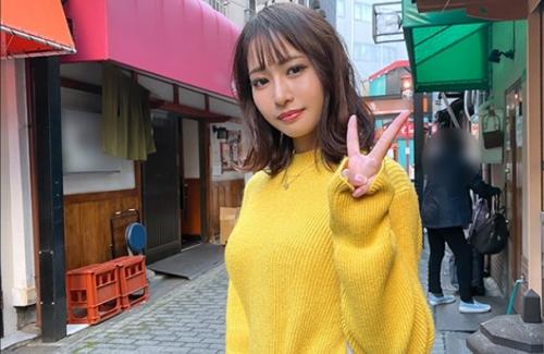 【素人】カレシを見つめながらお互いの局部を触り合う2人のイチャラブエッチ！