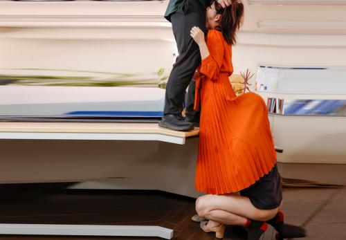 【レイプ】ロングスカートをなびかせる若い美女が突然男たちに襲われる！