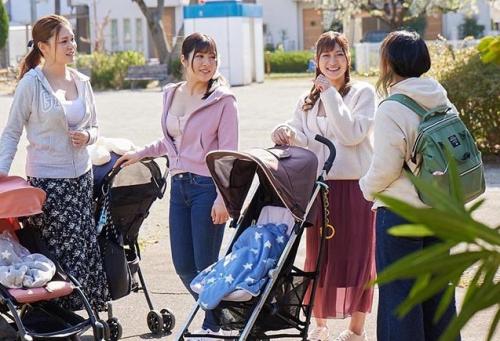 【マジックミラー号】授乳期でパンッパンに張ったおっぱい！「母乳で張ったおっぱいで興奮しちゃって中に出しちゃった…♡」巨乳人妻のエロス！