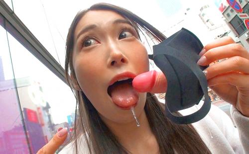 【素人】上品な佇まいなお姉さんに声かけ！自作のディルドマスクをしていたフェラ好きの蛇舌OLお姉さん！