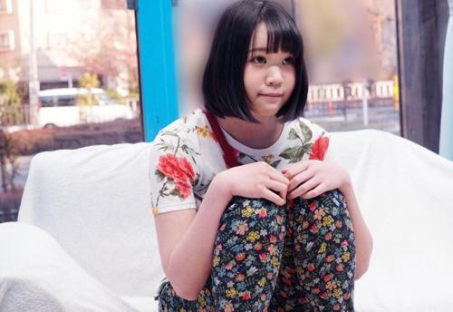 【マジックミラー号】ちょい地味な女の子に声掛け！「マッサージしてあげましょっか？」コンプレックスの巨乳を隠すために腋全開で恥ずかしいのを我慢！　