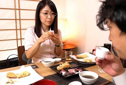 「よく頑張ったな。」社長のご褒美でチームを組んだ憧れの女上司と旅館宿泊をプレゼントされて…。【青山涼香】