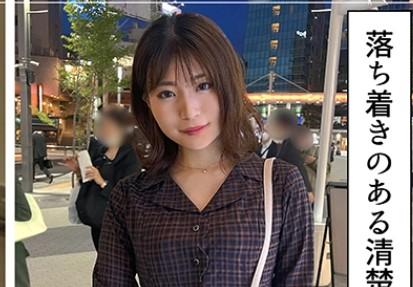 【素人】化粧品販売店で働いてる落ち着きのあるスレンダー美人！