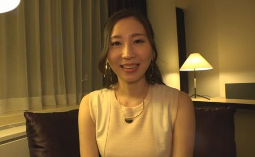 【素人】清楚な三十路妻に声掛け！欲求不満なアラフォーおまんこに中出しまで！