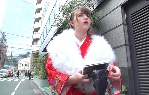 【逆転マジックミラー号】中から外が見えず、外から中が見える！「やっぱり下までブロンドなのかな？」白人さんのオマンコ鑑賞！