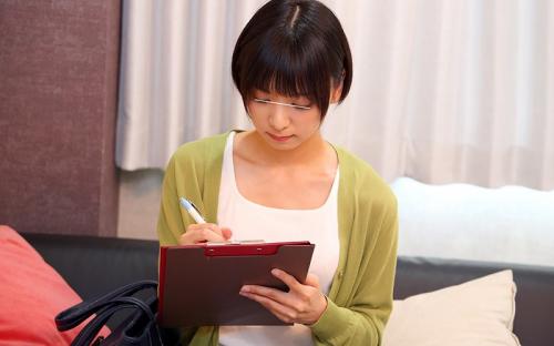 【レズ痴漢】乳首いじりとこねくり責めで貧乳ロリ美女をイカせまくるレズエステティシャン！
