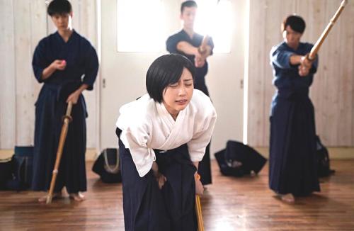 【レイプ】イケてない部員に弱みを握られて犯された剣道一筋だった女部長！