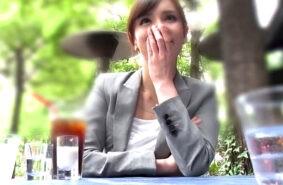 【素人】エステサロンを経営しているフェロモン全開のエロい人妻と中出しまで！
