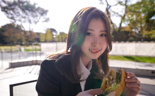 【素人】アプリで知り合った就活の面接終わりにデートしてくれる巨乳の女子大生とホテルへ！