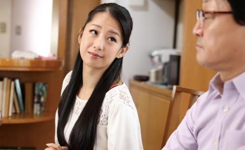「妻に限ってそんな事…。」部下に口説かせて妻の寝取られ検証をする夫！【鈴木さとみ】