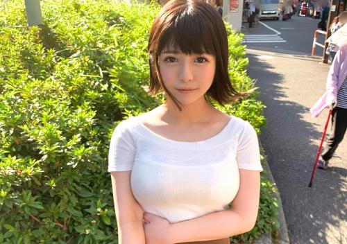 【素人】クォーター的な顔立ちの爆乳美女の大きすぎるおっぱいで当然のパイズリ！