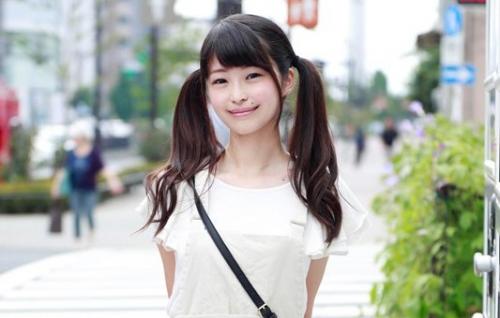 【素人】ャンディ片手に健気に質問に応えてくれてるツインテールが似合う美少女とハメ撮り！