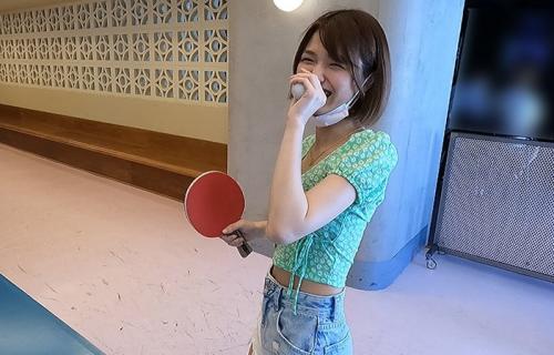 【素人】エッチは大好きみたいな卓球ラウンジにポツンといた女子大生！