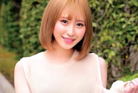 【素人】「下着見せてください？」スレンダーで色白のカラダは敏感でパンツ越しに触るだけでビクビク！