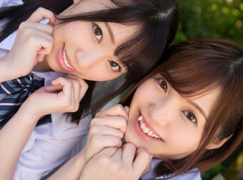 美少女二人に挟み撃ちサンドイッチ！「乳首コリコリしてあげる？」乳首を同時に攻めてくる痴女二人とハーレム状態！