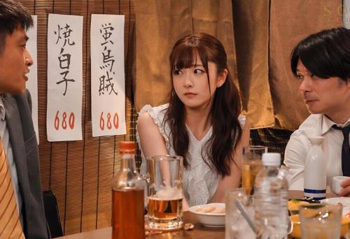 僕のことを好きな幼なじみが嫉妬させようと目の前で上司と見せつけエッチ！【青空ひかり】