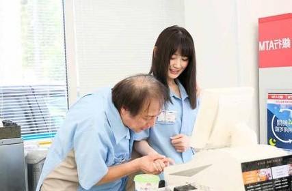 バイト先の嫌いなコンビニ店長のデカチンと相性抜群だった私のオマンコ。