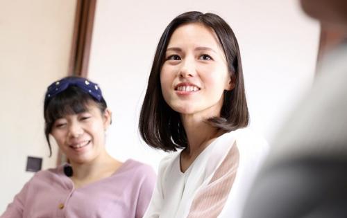 【ながえスタイル】浮気チンポで感じてしまった人妻！「妻が妊娠中で我慢できなくて…。」仲のいい隣人の旦那に犯されてしまった。