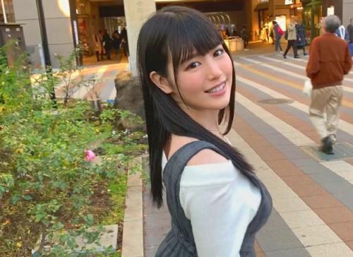 【素人】コスプレが趣味の潤んだ眼の美少女とホテルへ！