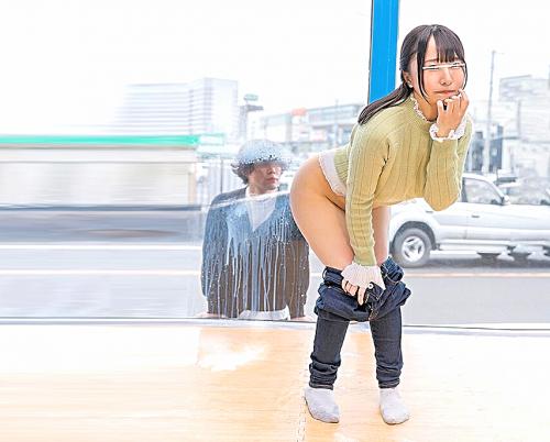 【マジックミラー号】女子大生に声掛け！「牛乳浣腸でデトックスしませんか？」桃色のケツマンコからミルク大量噴射！