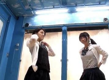 【ロリ潮吹き】ロリ顔美少女が膣内洗浄ww発情して痙攣アクメしまくりなヤバイやつ！おしっこお漏らしのハメ撮り企画!!
