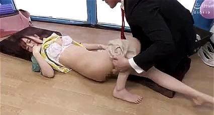 【MM号潮吹き】美人で巨乳な保育士お姉さん！プチ三角木馬にまたがり潮吹き＆おちんぽ挿入されセックスへ！【素人ナンパ】