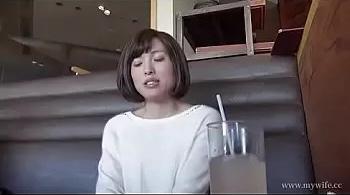 【母乳】ショートカットの母乳噴き出る人妻