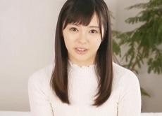 【潮吹き】美肌の正統派美少女・小倉由菜ちゃんがＡＶデビューでの初撮影で簡単に潮吹きアクメ顔を披露する。