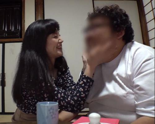 【母の責任　脱童貞】キモオタデブの息子の将来を案じ、可愛そうなので童貞を母の私が責任を持って処理します　お母さんの中に出して