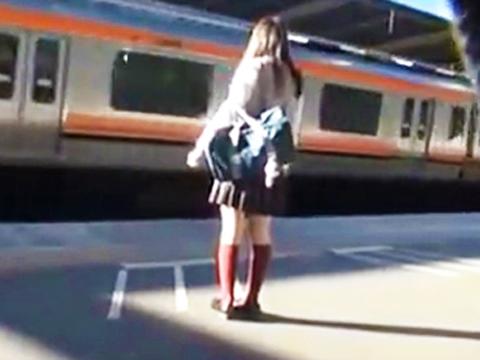 ＜個人 撮影＞真正ロリ中●生なので早期削除あり！可愛い子に痴漢する完全OUTな動画…ネット経由で裏流出へｗ＜美少女JC＞