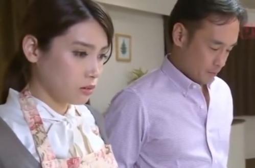 借金返済のために妻が、一か月間、金持ち独身男性宅に、レンタル妻として働く。
