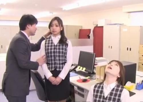 《時間停止・OL強姦》オフィスレディの時を止めて、犯しまくる同僚従業員。