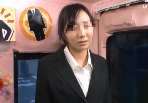 【MM号・女子大生が犯される】就活中の現役女子大生を騙して乗車させ、チンポぶち込み・・・