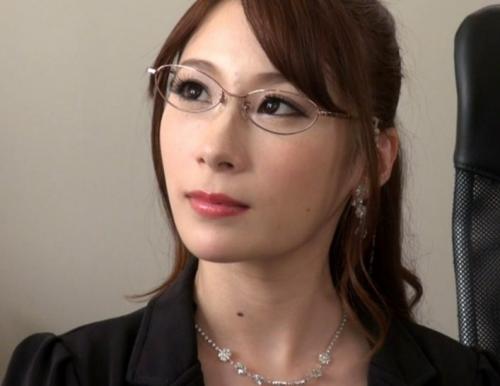 【橋本れいか】端正な顔立ちにスーツ姿が似合う彼女が、勃起力抜群のこどもチ〇ポを何度も出し入れされよがりまくり！