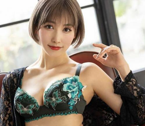 【徳永しおり】スタイル抜群のエロいカラダで男を魅了する美女がAV初参戦！激しく交わりながらする3Pに初めて見せるイキ姿！