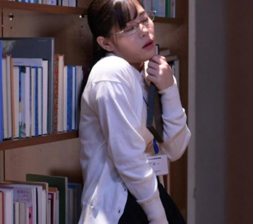 【結城りの】「私、インクの匂いを嗅ぐと興奮してしまうんです」誰かに見つかったらいけないと分かっていても止める事が出来ず…