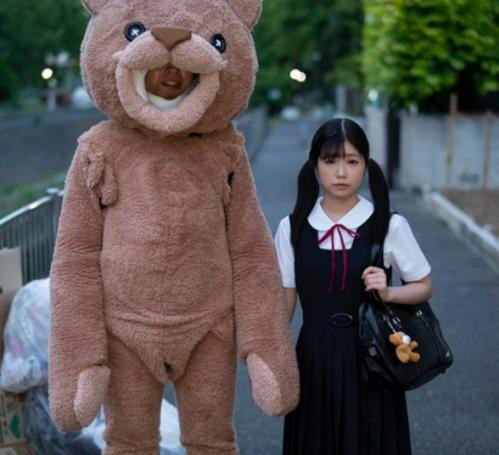 【有栖るる】「おじさんのことはお母さんには内緒だよ」と伝えると、少女はいい子なので、僕を部屋に匿ってくれました…