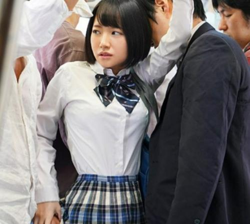 ＜伊賀まこ＞日に日にエスカレートしていく痴漢は嫌で仕方がないのに反応してしまう体。快感に堕ちてしまう…