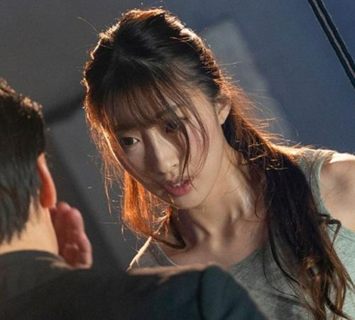 【星宮一花】ドラッグを密売する国際犯罪組織「グリュプス」壊滅のため,売人からアジトの情報を掴み潜入捜査を行うが…