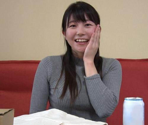 なにもしてないのにキュートさが溢れ出るおねえさん。さっきまでD級ホラーを語ってた娘のガチイキ顔は最高のギャップ萌え！