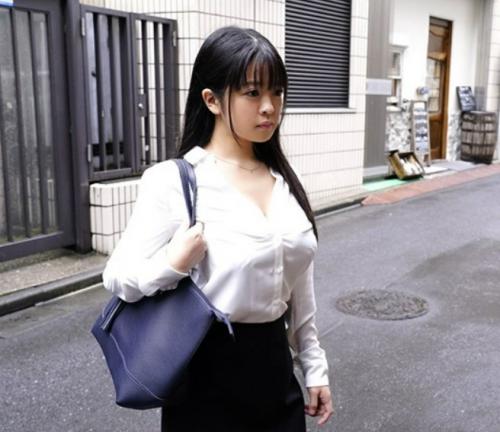 【舞奈みく】おれのセフレは息子の担任教師。教師でありながら妻帯者であるおれとSEXを愉しむ都合のいいタダマン女！