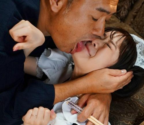 【渡辺まお】叔父の家でしばらくの間、家事手伝いをする事になった人妻。元々、苦手だった叔父の家で働く事は不本意だが…