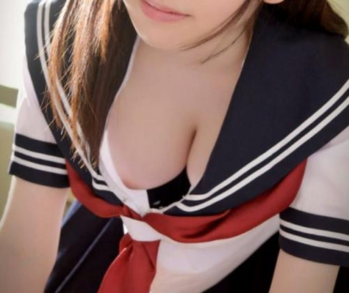 【水卜さくら】制服のシャツから透けるブラジャー、無意識に目線を奪われるパンチラ…甘酸っぱい青春時代に引き戻される！