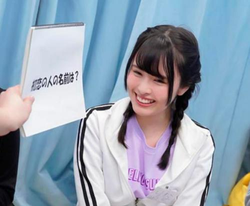 マジックミラー号素人女子大生限定！友達の前でえっちなことをするといつもよりも感じてしまう！SEX中もインタビューが続き…