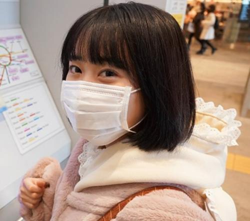 【安達千鶴】電車の乗り換えに苦戦するも、ニコニコ明るい性格でなんだか楽しそう！毎日オナニーばかりしていたH好き少女は…