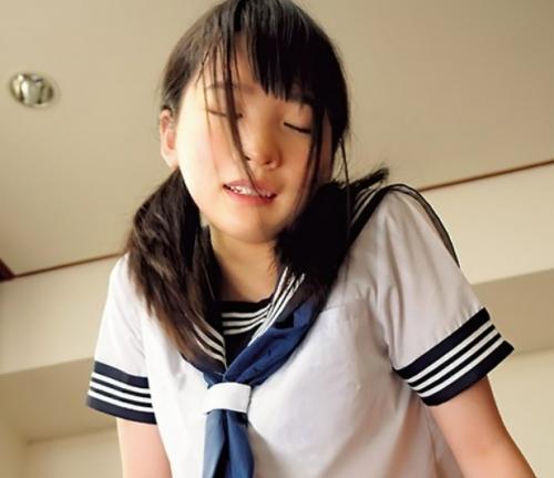 ピンク色で綺麗なおま〇こをじっくりと見て触って舐めてハメたいからパンツは脱がす！ソックスとかシャツとかは着けたままで…